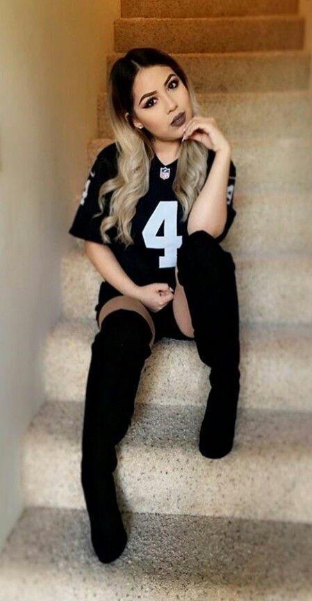 Raiders Tattoos, Raiders Cheerleaders, Oakland Raiders Fans, Chica Chola, Raiders Nation, Oakland Raiders Logo, Raiders Baby, 21st Birthday Outfits, Raiders Girl