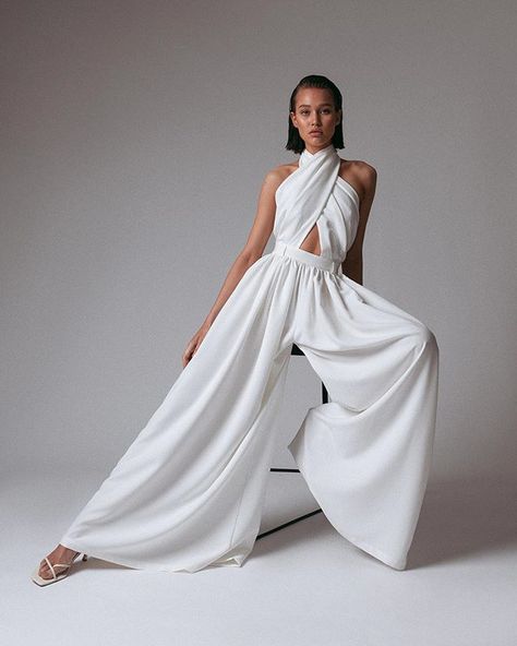 Namelazz (@namelazz) • Instagram photos and videos Outfits Fiestas, All White Outfits, Belted Jumpsuit, Belt Jumpsuit, Jumpsuit Elegant, Summer Soiree, Jumpsuit Pattern, White Jumpsuit, Mode Inspo