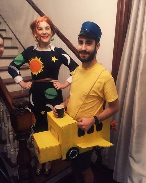 Taylor • Youtube on Instagram: "On THE MAGIC SCHOOL BUS... Step inside — it's a wilder ride! Come on — ride on THE MAGIC SCHOOL BUS! 🚕✨🌔☀️☄" Dwight And Angela, Easy Couples Costumes, Couples Costumes Creative, College Couples, Couples Halloween Costumes, The Magic School Bus, Ms Frizzle, Best Couples Costumes, Couples Costume