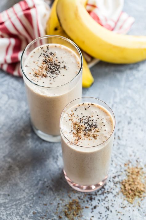 A delicious banana smoothie with almond butter, chia seeds, flax meal and dates for a hint of sweetness! An awesome way to start your day. #breakfast #smoothie #almondbutter #bananasmoothie Almond Butter Smoothie, Whey Protein Shakes, Flax Meal, Pea Protein Powder, Protein Smoothies, Overnight Oat, Protein Smoothie Recipes, Yogurt Smoothies, Strawberry Banana Smoothie