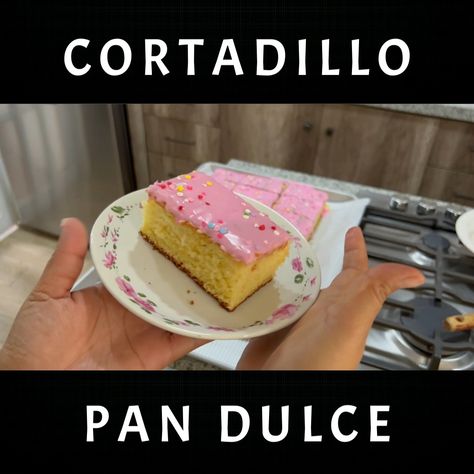 Cortadillo (pan dulce mexicano) | Este es el pan favorito de muchos mexicanos al ser niños, se trata de un bizcocho suavesito con cubierta que por lo regular es rosa y lleva a veces un... | By Alejandra de Nava Cortadillo Pan