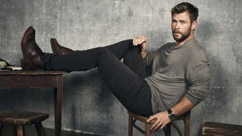 Chris Hemsworth Beard, Learn Boxing, Popular Beard Styles, Thor Film, Brown Leather Motorcycle Jacket, Bollywood Images, Chris Hemsworth Thor, Michelle Lewin, Actress Wallpaper