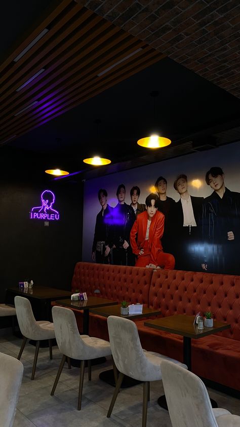 Kpop Cafe Aesthetic, Korean Cafeteria Aesthetic, Kpop Cafe, Bts Cafe, Tufting Art, Pink Cafe, K Food, News Cafe, Bts Group Photos