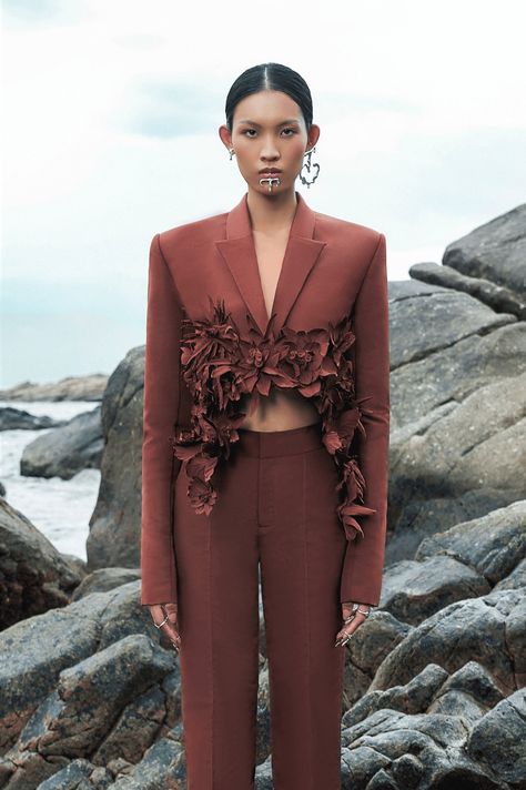 SPRING-SUMMER 2024 - CONG TRI Cong Tri, Fashion Collection Inspiration, Fashion Runway Show, Beautiful Suit, Woman Suit Fashion, Arab Fashion, 2024 Trends, Runway Trends, Spring Fashion Trends