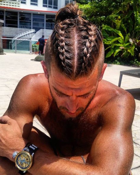 Men Are Creatively Weaving Their Hair to Transform Man Buns into "Man Braids" - My Modern Met French Braids Men, Man Braid, Ponytail Hairstyles For Men, Mens Ponytail Hairstyles, Hairstyles Man, Bun Braids, Braids Bun, Man Ponytail, Braided Man Bun