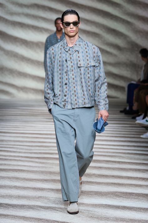 Armani Spring 2023, 2024 Spring Summer Fashion, Summer Fashion Week, Bartender Outfit, 2023 Menswear Fashion Show, Trendy Mens Fashion, 2024 Spring Summer, Vintage Clothing Stores, Guys Clothing Styles