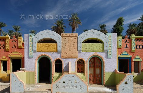 Nubian Architecture Modern, Nubian Symbols, Nubian Houses, Nubian Architecture, Nubian Culture, Nubian Style, Nubian Art, Vacation Cabins, Egypt Design