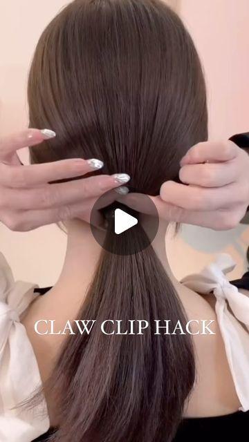 WIMBERLY’S | BEAUTY BAR on Instagram: "Our favorite claw clip hack 🫶🙌🏼 easy and so secure! #clawcliphack #hairhack #clawcliphairstyle" Easy Claw Clip Hairstyles Long Hair, Hairstyles With Clips, Claire Hair, Hair Clip Design, Clip Hairstyles, Flat Hair, Haircut And Color, Short Hair Updo, Clip Hair