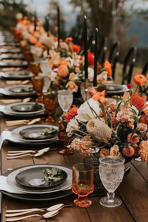 Relaxed Bride, Benjamin Wheeler, Dark Romantic Wedding, Fall Wedding Tables, Jesus Peiro, Wedding Colours, New Mexico Wedding, Micro Weddings, Styling Photography