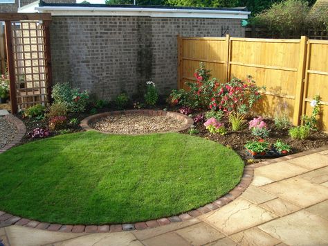 Circular Garden Design, Circular Lawn, Garden Design Pictures, Urban Garden Design, Backyard Ideas For Small Yards, Backyard Lighting, Small Yard, Garden Designs, Small Garden Design