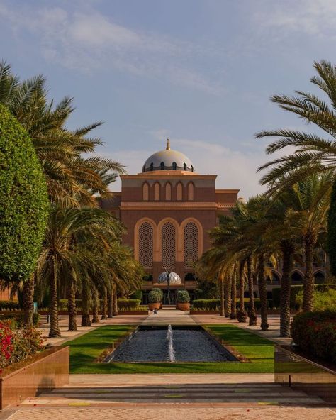 The sheer opulence of the Emirates Palace in Abu Dhabi is visible both inside and out this majestic structure.​ Photo: @mo_emiratespalace​ #TrulyClassy #LuxuryListing #EmiratesPalace #AbuDhabi #LuxuryHotel #PalatialSplendor Emirates Palace Abu Dhabi, Emirates Palace, Dubai Style, Dubai Life, Palace Hotel, Luxury Hotels, After Dark, City Lights, Abu Dhabi