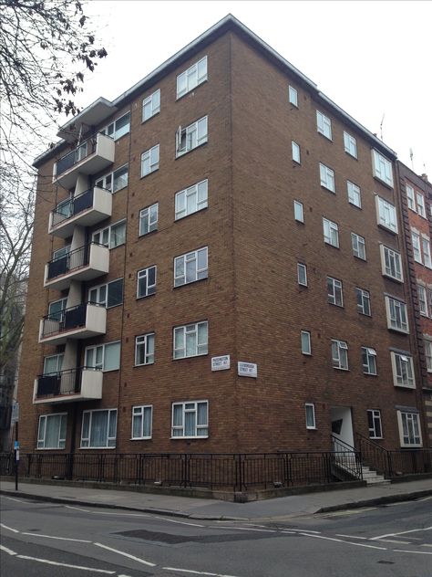 Council flats between Paddington Street and Luxborough Street, West London - Dec 2016. London Council Flats, British Core, Suburban Legends, Council Flat, London Flats, Low Income Apartments, Paddington London, Jacqueline Wilson, Council Estate