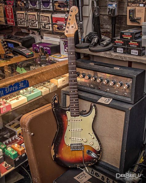 Vintage Fender Stratocaster, Fender Bender, Fender Strat, Stratocaster Guitar, Fender Vintage, Guitar Rig, Cool Electric Guitars, Guitar Gear, Guitar Hero