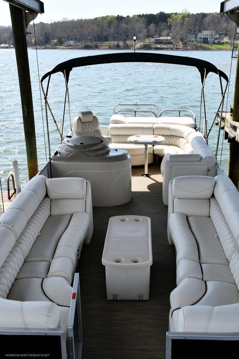 Pontoon update and refresh | ©homeiswheretheboatis.net #lake #LKN #boat #pontoon Lake Boats, Pontoon Boats, Pontoon Boat Aesthetic, Pontune Boat, Pontoon Boat Ideas, Pontoon Boat Must Haves, Party Pontoon, Pontoon Boat Party, Bennington Pontoon Boats