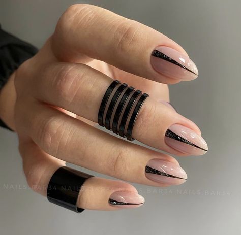 Goth Nails Short, Short Goth Nails, Nail Aesthetic, Unghie Nail Art, Witchy Nails, Punk Nails, Gothic Nails, Edgy Nails, Goth Nails