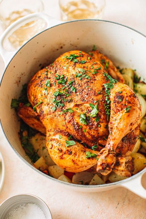 Diet-friendly and healthier than takeout, cooking a roast chicken in a Dutch oven seals in all the juices for an extra succulent, mouthwatering chicken. Roast Chicken In Dutch Oven, Chicken In Dutch Oven, Dutch Oven Whole Chicken, Dutch Oven Chicken, Easy Roast Chicken, Cooking A Roast, Whole Chicken Recipes, Diner Recept, Oven Roasted Chicken