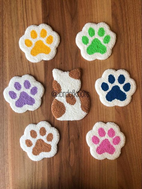 Punch Needle Coaster Ideas, Punch Needle Animals, Cat Punch Needle, Punchneedle Ideas, Punch Needle Coaster, Instagram Istanbul, Paw Cat, Punch Needle Ideas, Embroidery Punch Needle