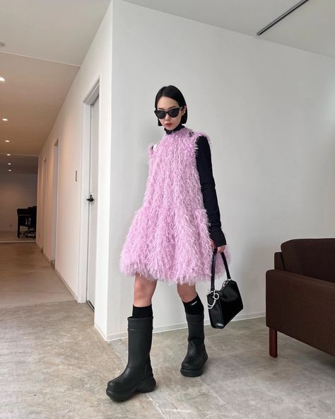 Edgy Princess, Pink Dress Outfit Casual, Pink Bag Outfit, Black And Pink Outfit, Dress With Black Boots, Pink Alternative Fashion, Rabbit Outfit, Pink Black Dress, Balenciaga Outfit