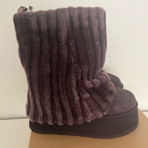 UGG Classic Short Sherpa Corduroy Platform Boot US 8 NIB CHURRO BOOTS in LODGE Ugg Classic Short, Ugg Classic Mini, Shoes Ugg, Girly Shoes, Shoe Inspo, Causual Outfits, Ugg Classic, Swag Shoes, Classic Holiday