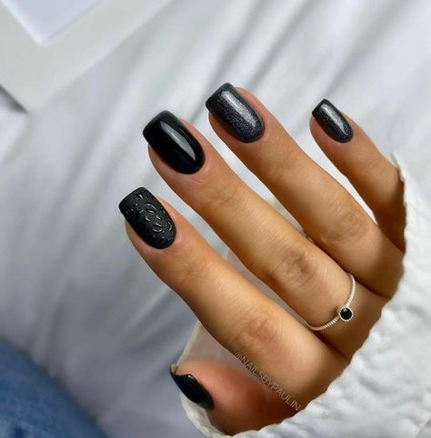 Dipped Nails Ideas Winter 2023, January Purple Nails, Cute Nail Colors For Winter, Gel Nails Ideas Short Winter 2023, Nail Dip Inspiration, Sns Nails Colors Winter, January Fingernails, Sns Nails Designs Winter, Pretty Winter Nails Classy Blue