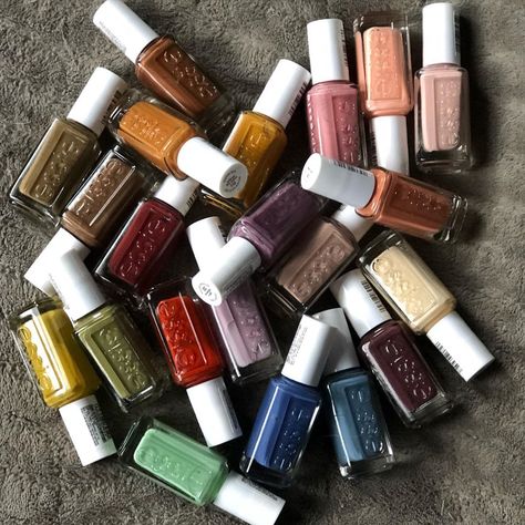 Nail Polish Set Gift, Essie Nail Polish Aesthetic, Nail Polishes Aesthetic, Nail Polish Bottles Aesthetic, Nail Polish Collection Aesthetic, Nails Polish Aesthetic, Christmas List 2024, Nail Polish Aesthetic, Mail Polish