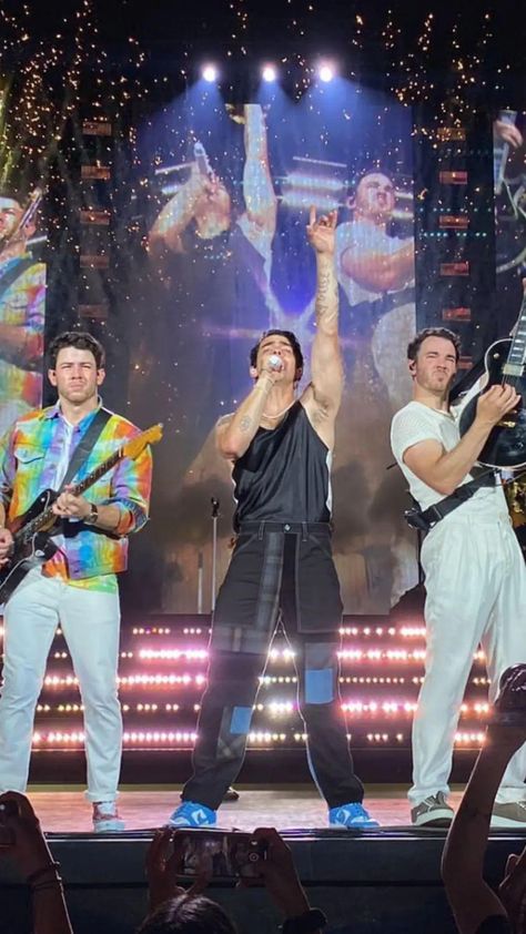 Joe Jonas Concert Outfits, Brothers Outfits, Jonas Brothers Concert Outfit, Jonas Brothers Concert, Nick Jones, Cute Disney Characters, Jonas Brother, Concert Outfit Ideas, Music Things