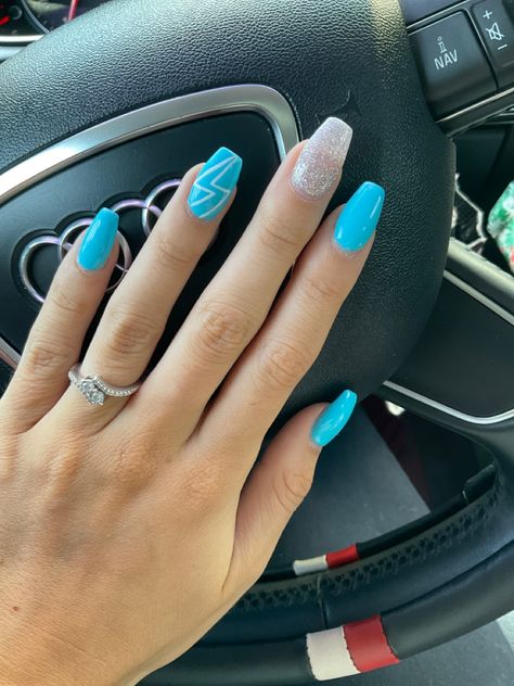 Summer Western Nails Short, Blue Acrylic Nails Ideas Summer, Western Summer Nails Acrylic, Summer Nails Trendy Blue, Blue Nails With Design Summer, Short Summer Acrylic Nails Blue, Summer Country Nails, Royal Blue Western Nails, Blue Summer Acrylic Nails