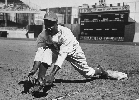 Jackie Robinson Day, Brooklyn Dodgers, Iconic People, Baseball Posters, Minds Eye, Dodger Stadium, New York Museums, Jackie Robinson, Sports Figures