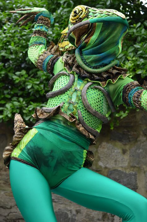 At the Bronx Zoo. Lizard Woman, Lizard Costume, Frog Costume, Bronx Zoo, Animal Costumes, Creative Costumes, Theatre Costumes, Fantasy Costumes, Costume Makeup