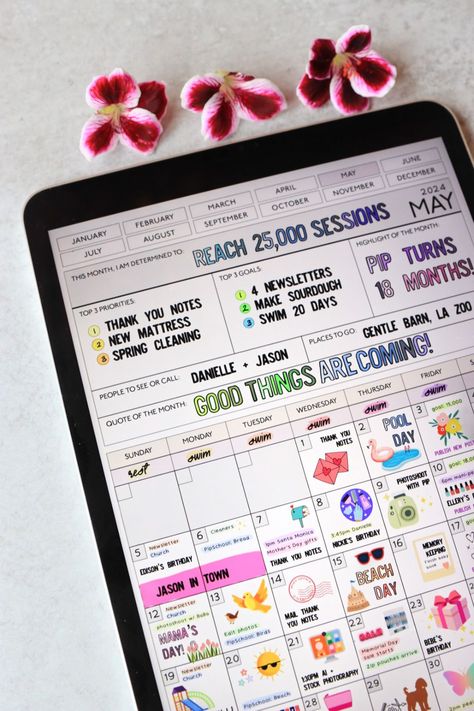 Download this free digital calendar and see for yourself why it is more creative and fun than using other online calendar options. Goodnotes Template Free Study, Ipad Planner Apps, Ipad Calendar Template, Family Calendar App, Microsoft Outlook Calendar, Free Calender, Planners For Ipad, Cute Daily Planner, Digital Planner For Ipad