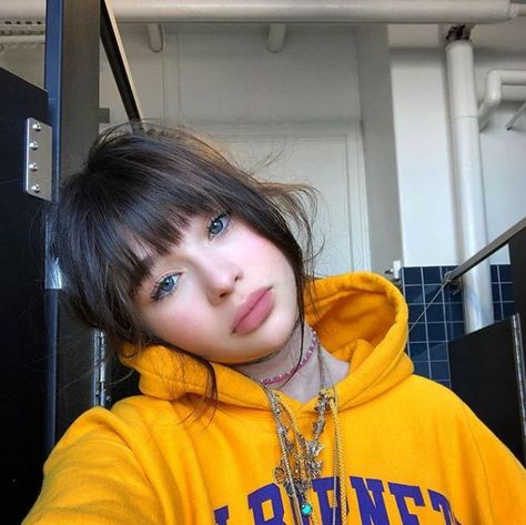 Instagram Grunge, Malina Weissman, Cute Bangs, Hot Haircuts, Penteado Cabelo Curto, Trending Haircuts, Beauty Makeup Tips, Grunge Hair, Aesthetic Hair