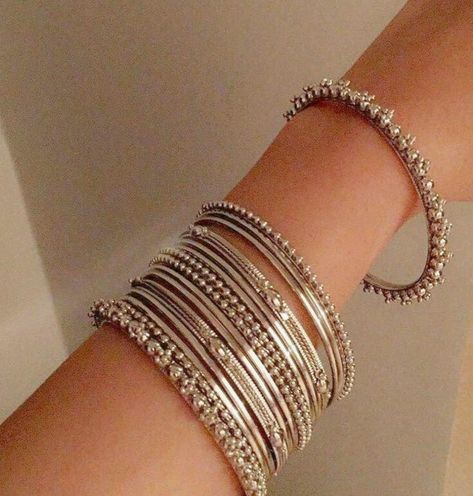 Indian Silver Bangles, Silver Bangles Indian, Bangles Indian, Bangles Jewelry Designs, Bridal Bangles, Sterling Necklaces, Fancy Jewellery, Oxidised Jewellery, Sterling Silver Necklace Pendants