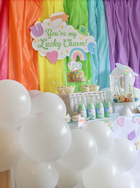 March Birthday Party Ideas, Lucky Charm Party, Leprechaun Party, Cereal Party, Lucky Charms Cake, March Baby Shower, Lucky Charms Marshmallows, Charm Party, Lucky Charms Cereal