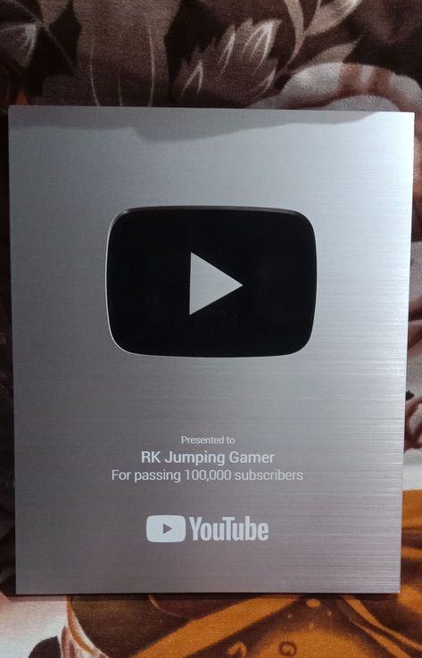 RK Jumping Gamer silver play button Silver Play Button, Vision Board Pics, Button Image, Dj Images Hd, Broken Screen Wallpaper, Youtube Banner Backgrounds, Career Vision Board, Dj Images, Sephora Skin Care