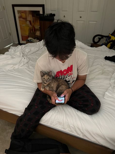 Respectful Boyfriend Aesthetic, Puppy Bf Type, Black Cat Boyfriend Aesthetic, Silly Boyfriend Aesthetic, Cat And Boyfriend, Soft Launch Boyfriend Pictures Aesthetic, Obsessed Boyfriend Aesthetic, Mysterious Boyfriend Pictures, Nerd Boyfriend Aesthetic