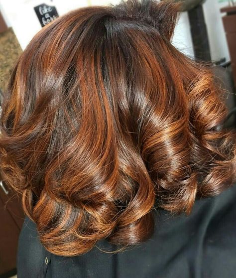 Auburn Balayage Black Women, Chocolate Hair With Caramel Highlights Black Woman, Copper Highlights Black Women, Ginger Highlights Black Women, Copper Brown Hair Black Women, Ginger Hair On Brown Skin, Highlights Black Women, Chestnut Balayage, Hair Color For Dark Skin