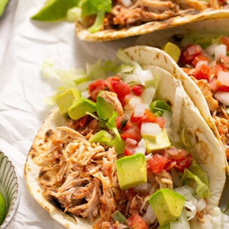 Slow Cooker Chicken Tacos - Real Food Whole Life Summer Slow Cooker Recipes, Slow Cooker Shredded Chicken, Lime Chicken Tacos, Slow Cooker Chicken Tacos, Shredded Chicken Tacos, Chicken Taco Recipes, Weight Watchers Chicken, Slow Cooker Tacos, Shredded Chicken Recipes