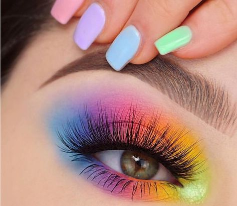 Rainbow Halloween Makeup, Rainbow Eye Makeup, Make Up Designs, Rainbow Eyeshadow, Pride Makeup, Makeup Artist Tips, Rainbow Makeup, Beauty Make-up, Eye Makeup Designs