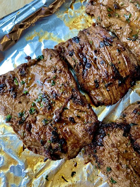 Cilantro Lime Marinated Skirt Steak Skirt Steak In Oven, Cooking Skirt Steak, Quick Steak Marinade, Skirt Steak With Chimichurri, Skirt Steak Marinade, Steak With Chimichurri, Marinated Skirt Steak, Kiwi Recipes, Skirt Steak Recipes