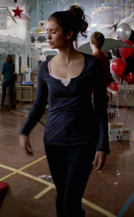 Elena Gilbert Hairstyles, Elaina Gilbert Outfits, Elena Gilbert Dress, Elena Gilbert Outfits Season 1, Elena Gilbert Hair, Elaina Gilbert, Tvd Style, Elena Gilbert Outfit, Elena Gilbert Outfits