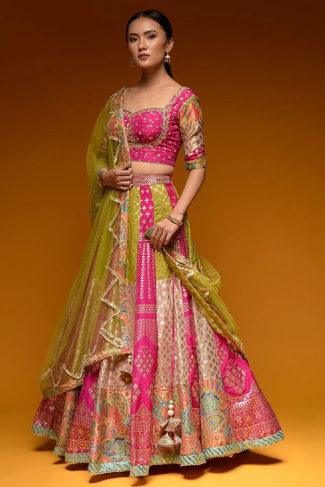 Sabyasachi Multicolor Lehenga, Mehendi Lehenga Brides, Mehndi Outfit Simple, Simple Mehendi Outfits For Bride, Mehndi Lehnga Designs, Mehandi Dresses Mehndi Outfit, Mehendi Bridal Outfit, Mehndi Lehnga, Multicolour Lehenga