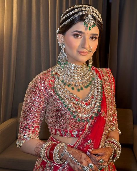 What To Wear When: Dainty Jewellery vs Statement Jewellery! | WeddingBazaar Heavy Jewellery, Heavy Lehenga, Nita Ambani, Bridal Anklet, Bridal Jewellery Inspiration, Wedding Jewelry Sets Bridal Jewellery, Simple Saree Designs, Bridal Necklace Designs, Dainty Jewellery