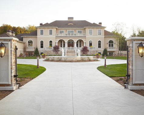 Luxury Driveway, Traditional Mansion, Backyard Luxury, Houses Beautiful, Indoor Landscaping, Circle Driveway, Mansion Exterior, Cottage Plans, Luxury Exterior