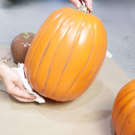 As autumn approaches, many people love to decorate their front patios with piles of pumpkins. However, not everyone has time to grow their own pumpkins or visit a pumpkin patch to pick up a crateful. For convenience, many opt for faux pumpkins. While faux pumpkins offer a practical solution, they often look too bright and artificial. Here's a simple tutorial on how to give your faux pumpkins a more realistic faux finish, enhancing their aesthetic appeal. Fake Pumpkins, Faux Pumpkins, How To Give, Faux Finish, A Pumpkin, Pumpkin Patch, Diy Painting, Pumpkins, To Grow