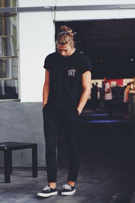 Black Vans Outfit Men, Black Vans Outfit, Vans Wallpaper, Vans Outfit Men, Black Outfit Men, Vans Outfit, Vans Era, Vans Style, Men Fashion Casual Outfits