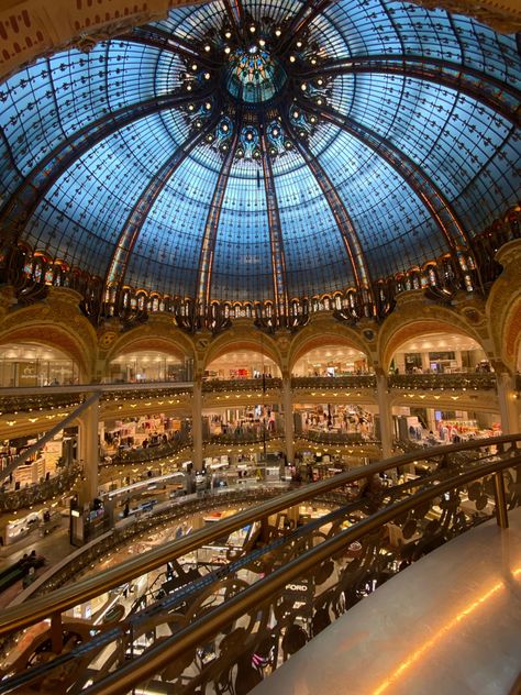 Galerie Lafayette Paris, Study Abroad Travel, Life In Pieces, Paris Video, Lafayette Paris, London Wallpaper, Renovation Architecture, Parisian Vibes, Paris Shopping