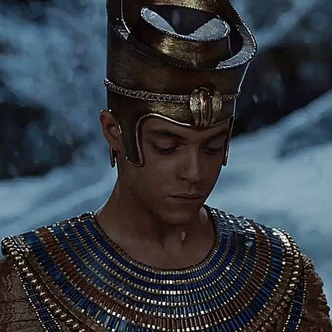 Rami Said Malek, Ancient Egypt Projects, Queen Humor, Egypt Project, I Declare, 20th Century Studios, Night At The Museum, Rami Malek, Roman Soldiers