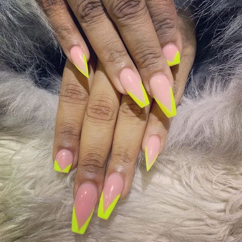 Miami Vice Nails Ideas, Braiders Nails Set Short, Short Braiders Nails, Nails For Braiders, Hair Braider Nail Set, Braider Nails Ideas Short, Braider Nails Ideas, Miami Nails Summer, Braider Nails Set Short