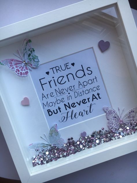 Hand made ideas Sister Gifts Diy, Shadow Box Gifts, Box Frame Art, Diy Shadow Box, Frame Ideas, Cadeau Diy, Frame Crafts, Framed Gifts, True Friends