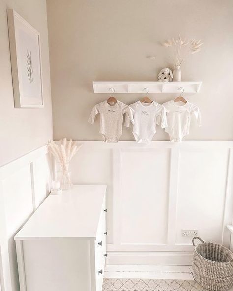 Laura May & Rosie Rae on Instagram: "Slightly obsessed with this room... 😍⁣👶🏼 ⁣ Thank you @maclean_muscle for building ‘another bloody shelf’ 😉 ⁣ ⁣ ⁣ ⁣ ⁣ ⁣ ⁣ #nursery #nurserydecor #neutralnursery #babygirlnursery #botanicalnursery #botanicaldecor #cornforthwhite #babynurserydecor #babyroomdecor #nurserydesign #nurseryideas #nurseryinspo #modernnursery #unisexnursery #genderneutralnursery #nurserypanelling #diypanelling #scandinursery #scandihome #bohonursery #faffthegaff #myneutralhome #sca Panelled Nursery, Nursery Panelling, Scandi Farmhouse, Shelf Nursery, Cornforth White, Scandi Nursery, Laura May, Baby Room Neutral, Minimalist Nursery